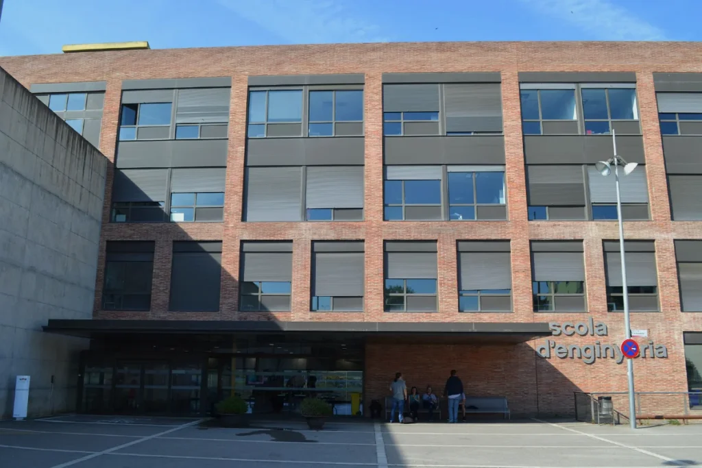Gebäude der Ingenieurfakultät auf dem Campus der Universitat Autònoma de Barcelona in Spanien